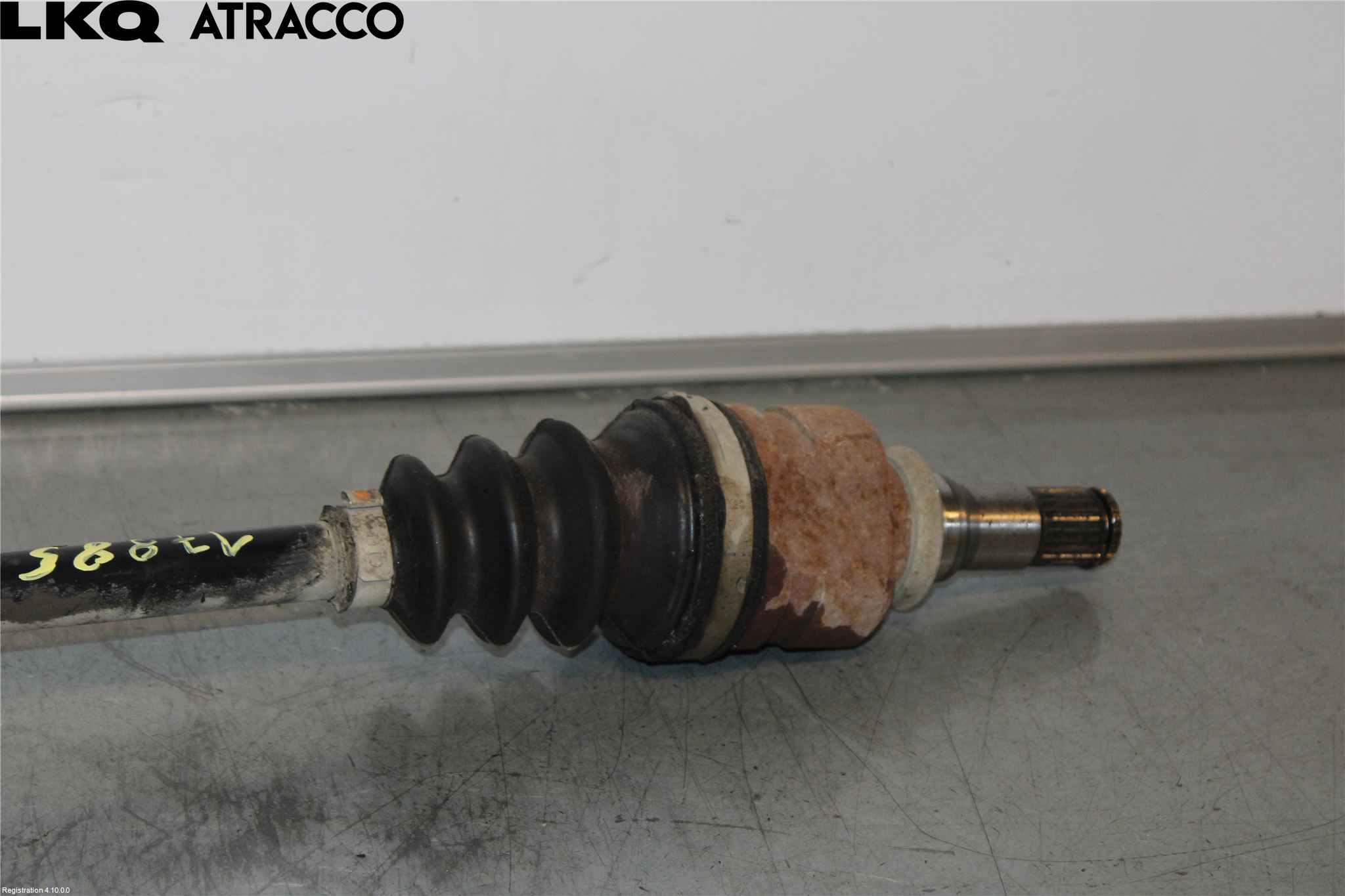 Toyota YARIS XP130 12-14 Drivaksel Foran Kompl Venstre