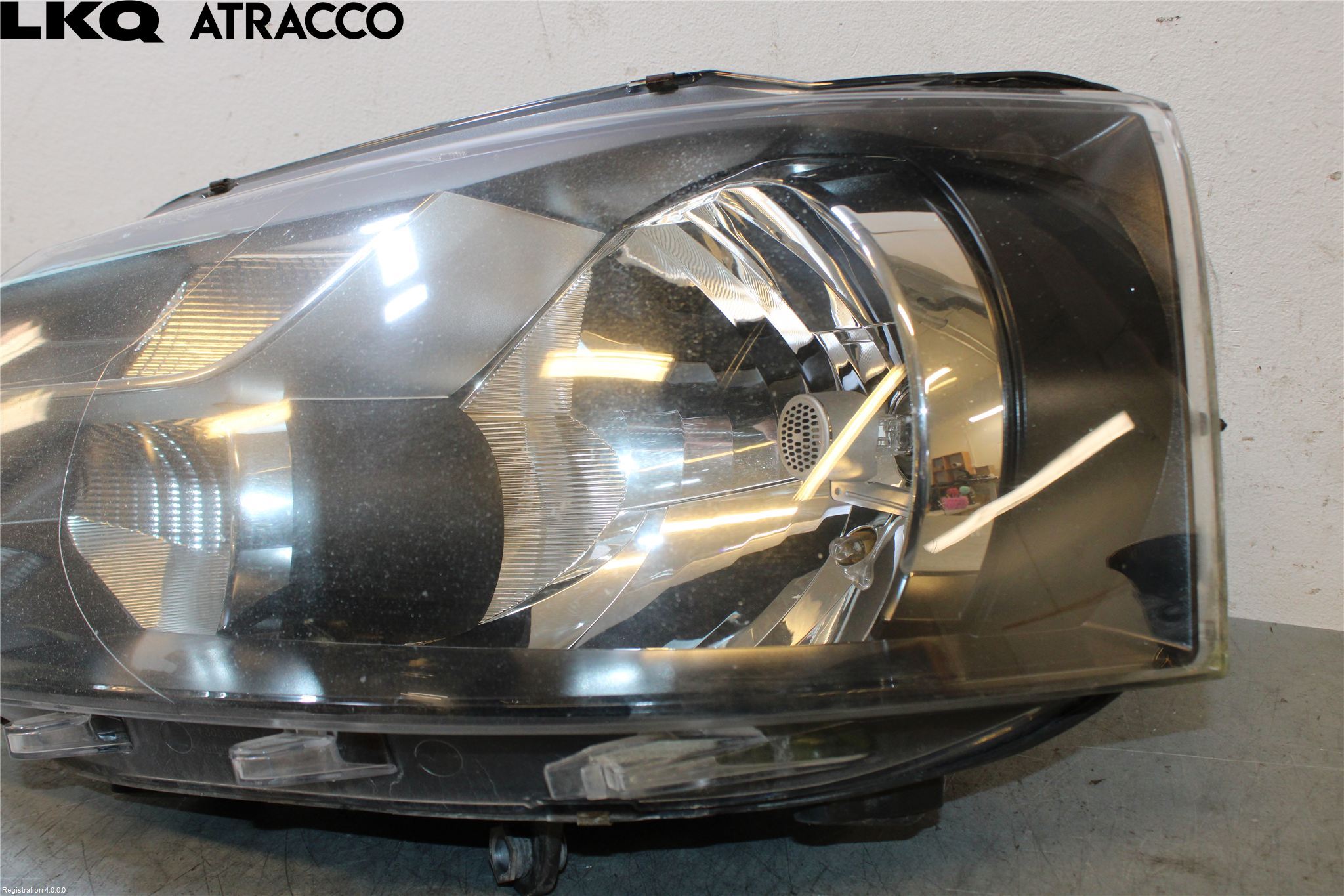 Volkswagen VW TRANSP/CARAVELLE (T5) 04-15 Frontlykt Venstre