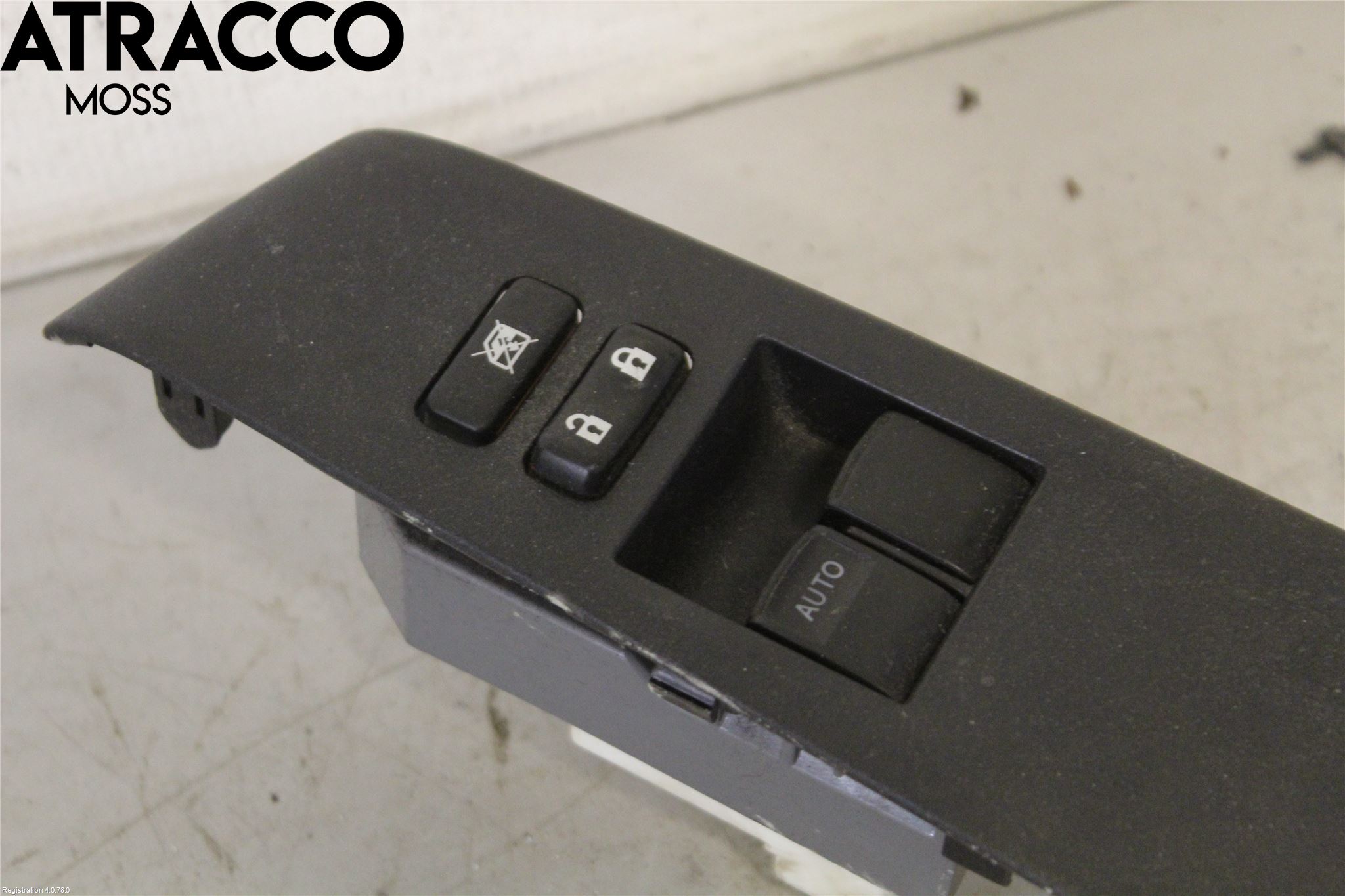 Toyota YARIS XP130 12-14 Bryter Vindusheis