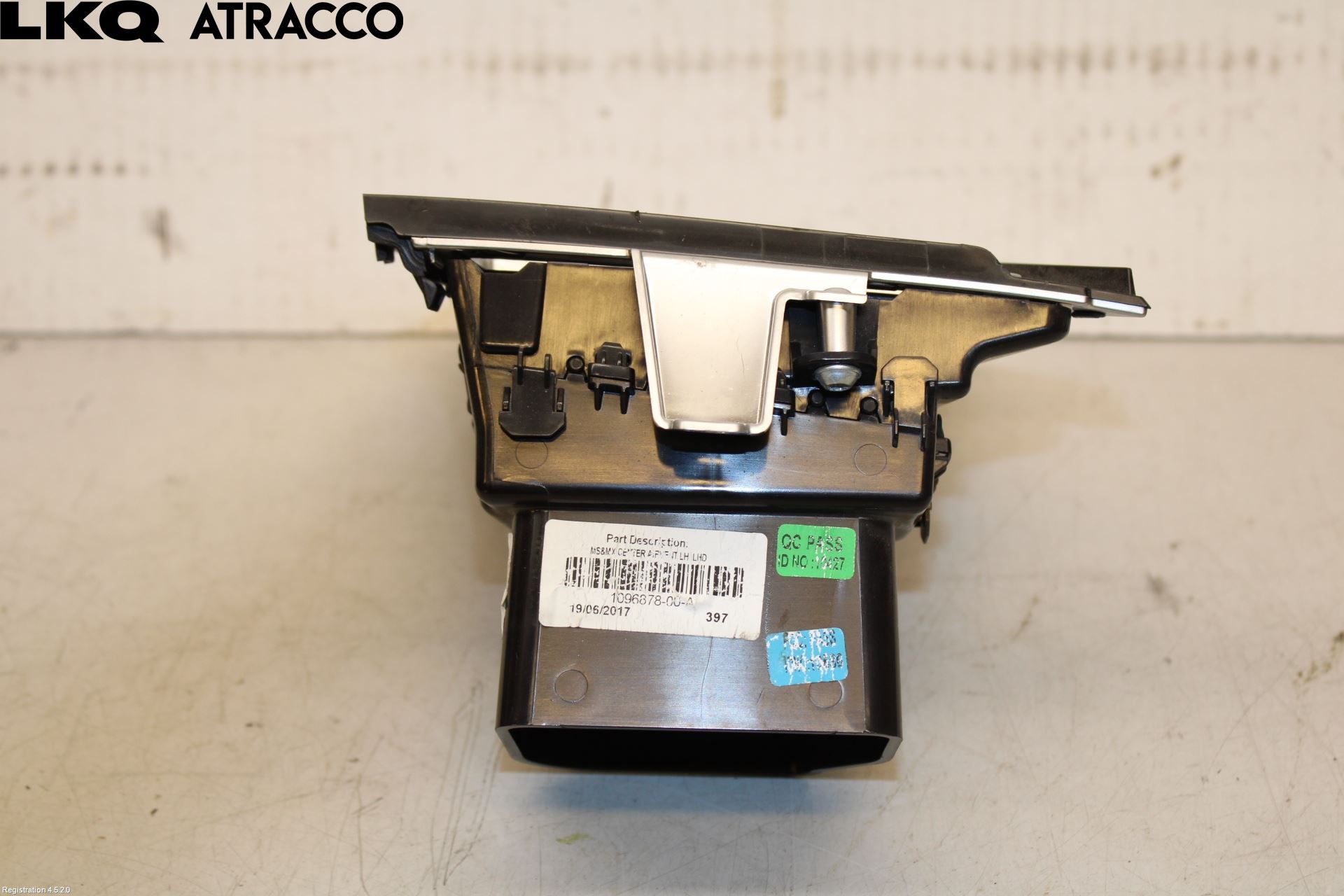 Tesla MODEL X 16- Dashbord Kanal - Dyse