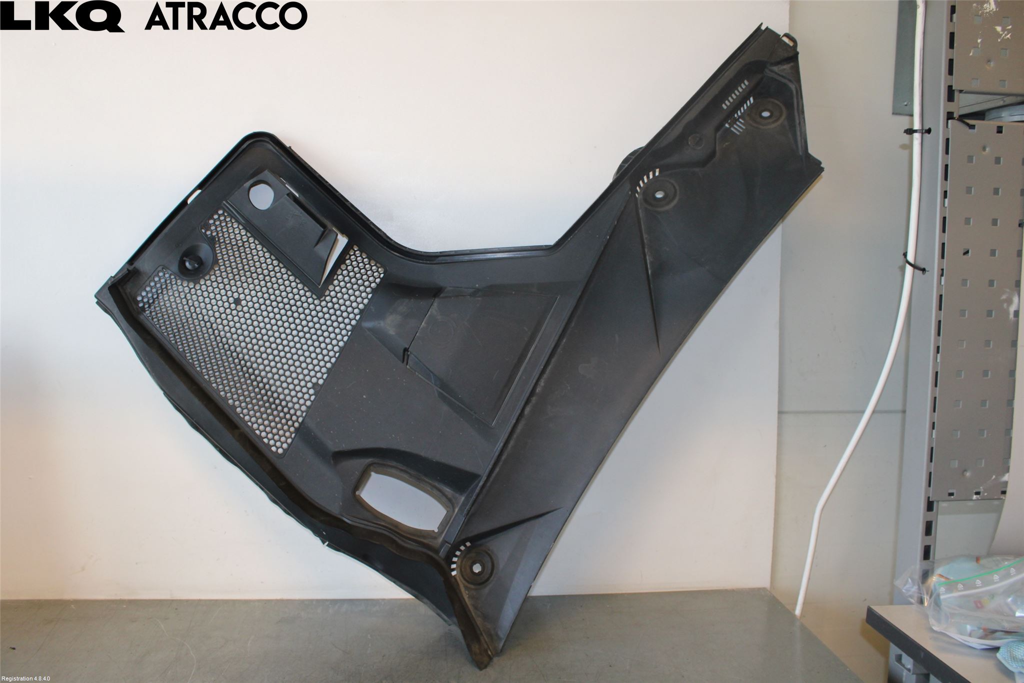 Mercedes-Benz MB C-KLASS (W205) 14-21 Visker Deksel-Grill-Under Frr