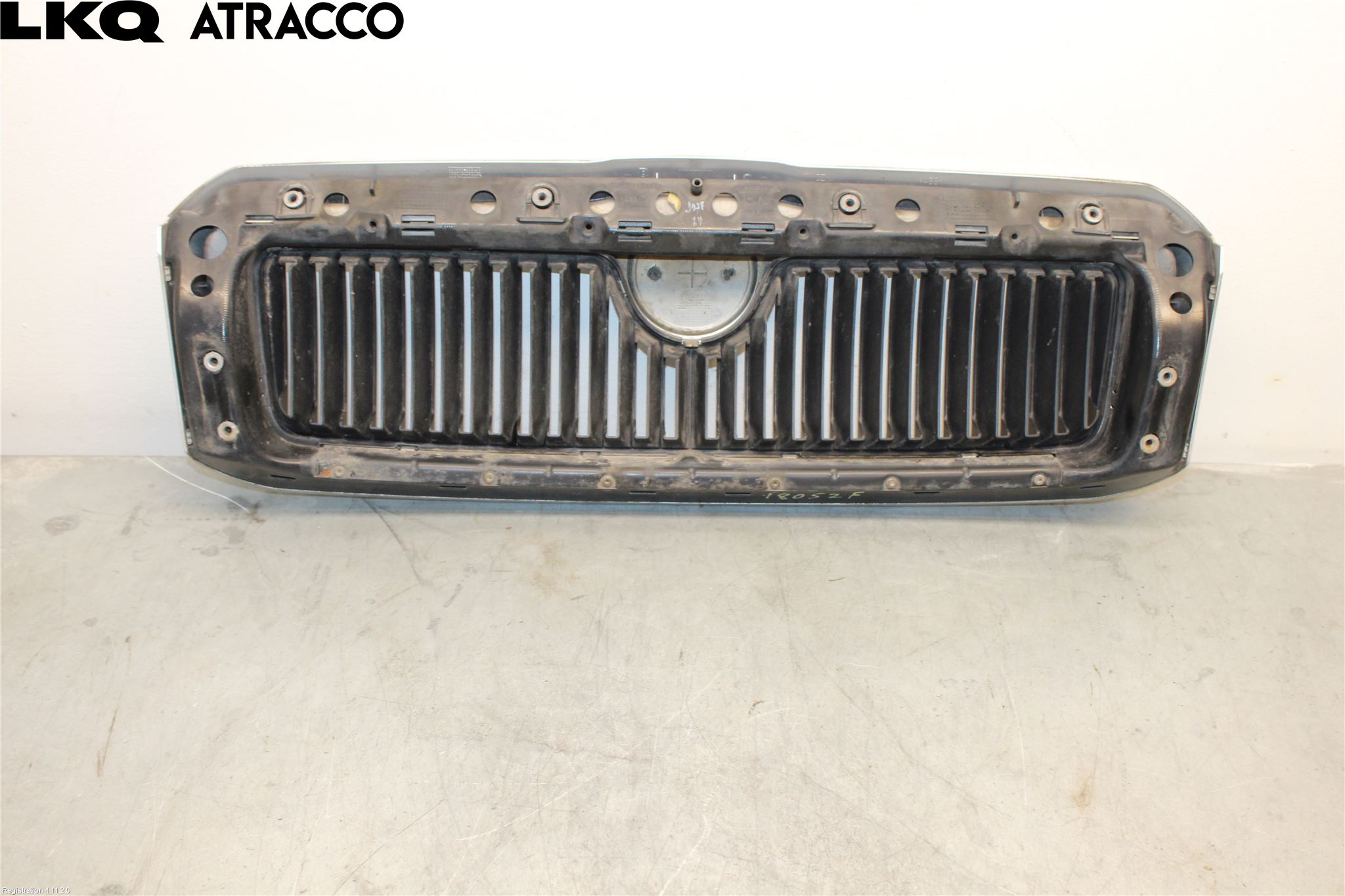 Skoda OCTAVIA (1U) 96-11 Grill Komplett