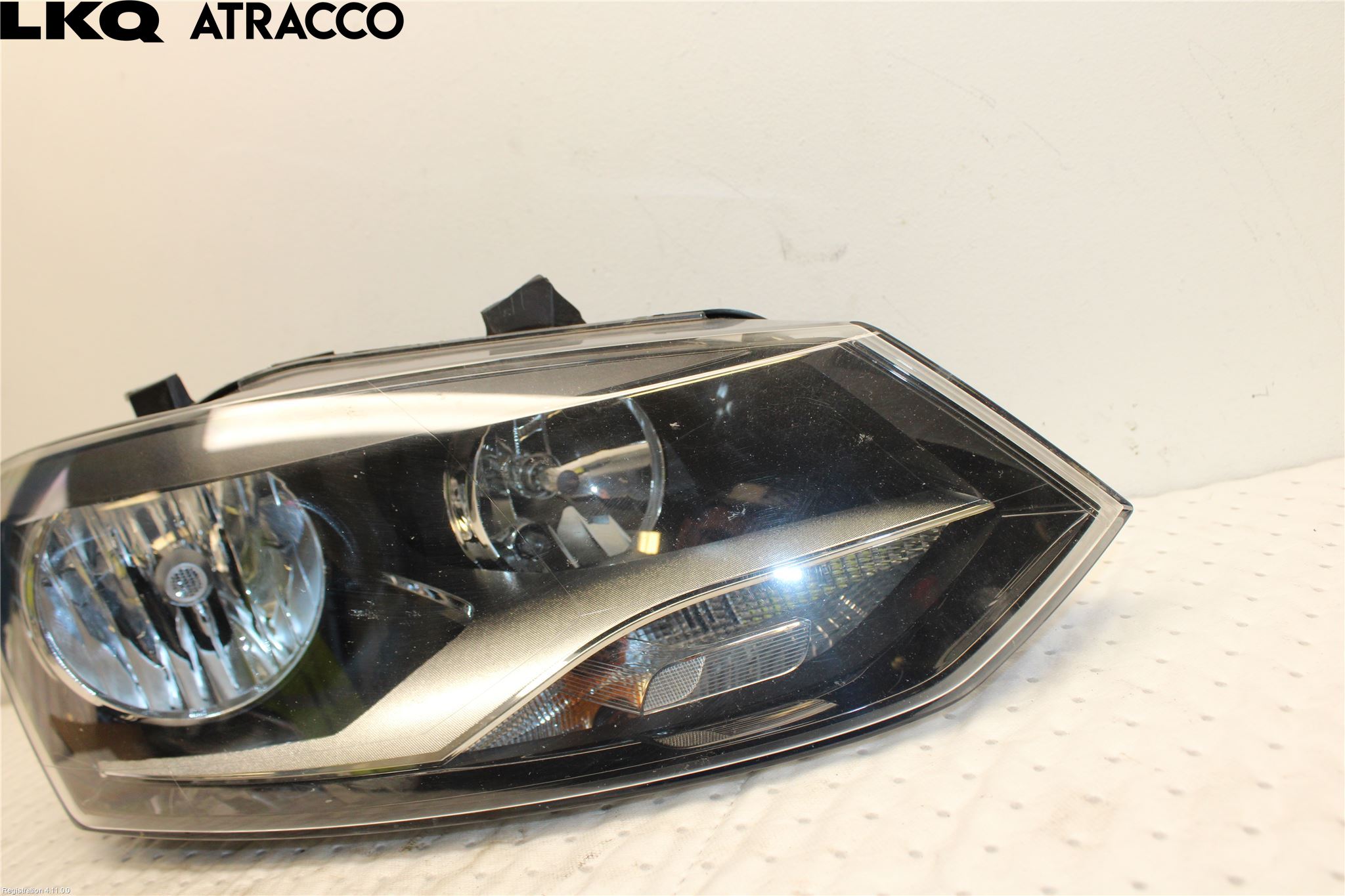 Volkswagen VW POLO 10-17 Frontlykt Høyre