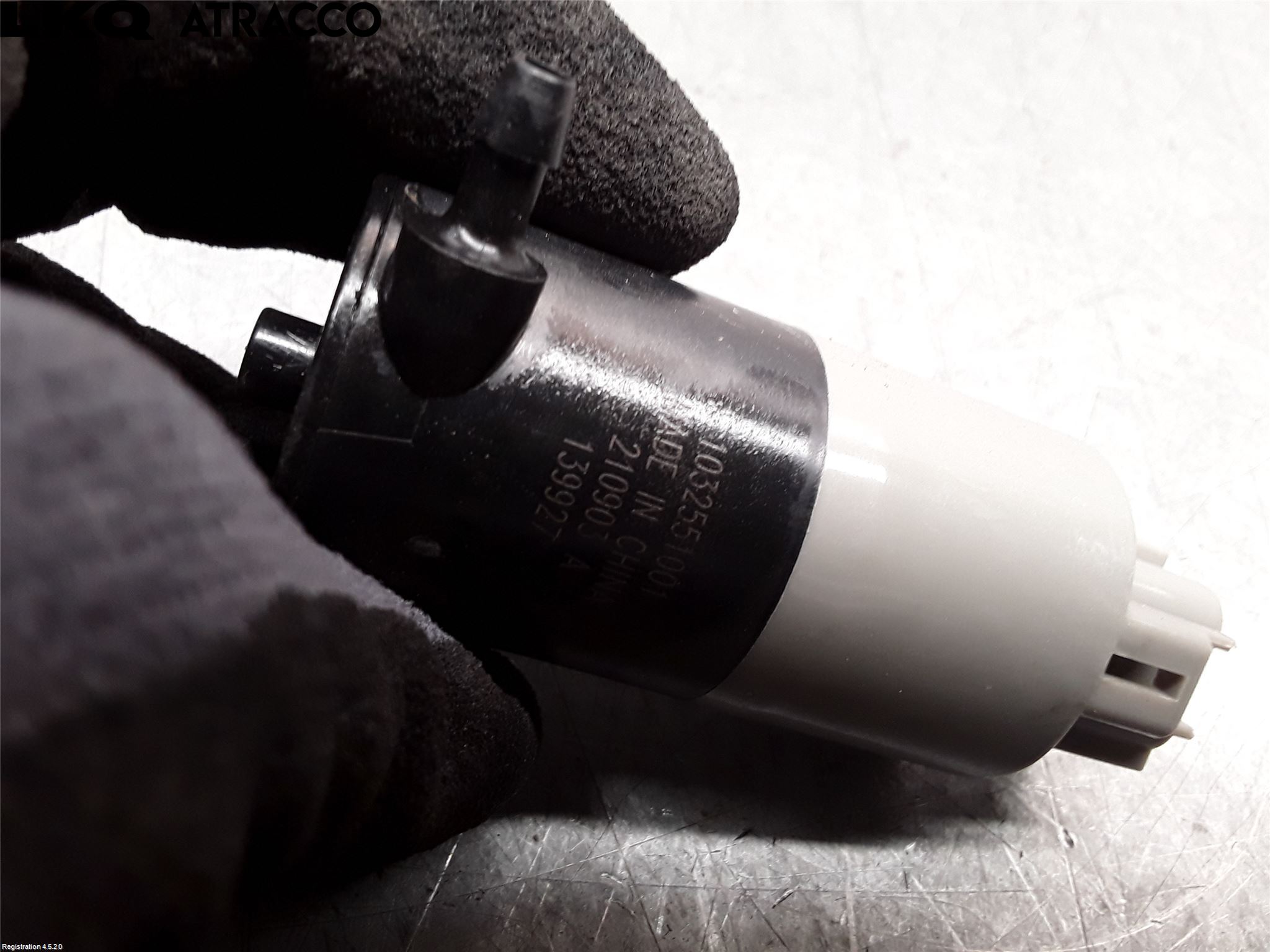 Toyota AVENSIS 09-15 Spylerpumpe Frontrute