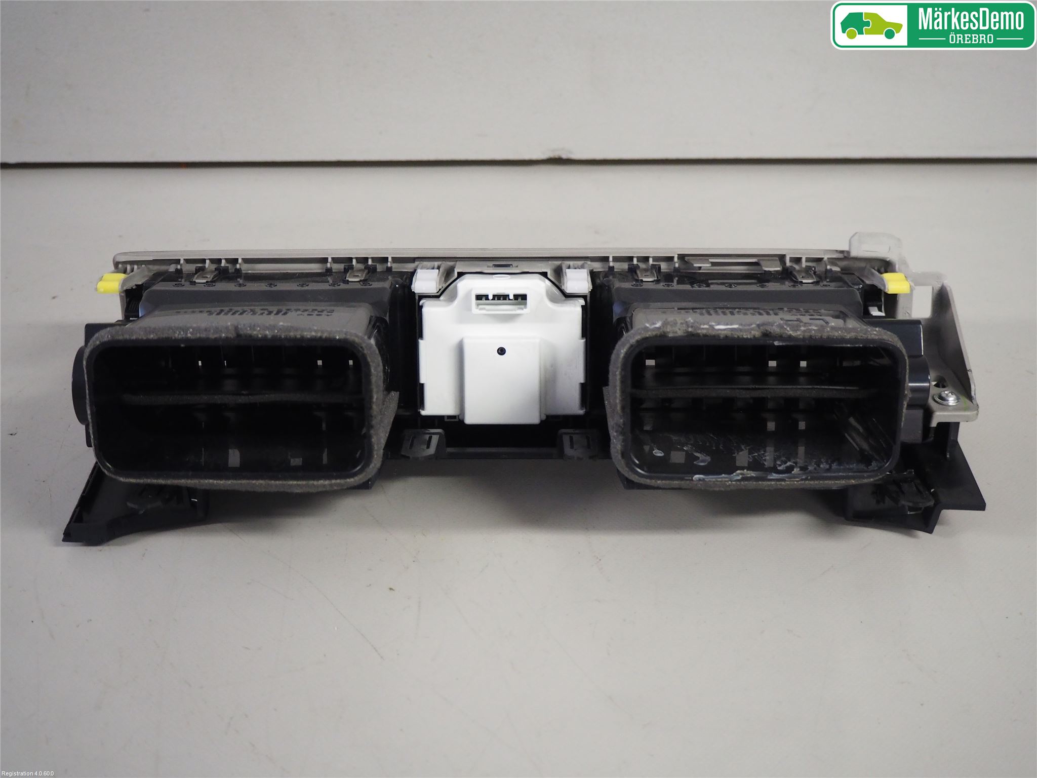 Lexus IS 250/350 14-20 Dashbord Kanal - Dyse