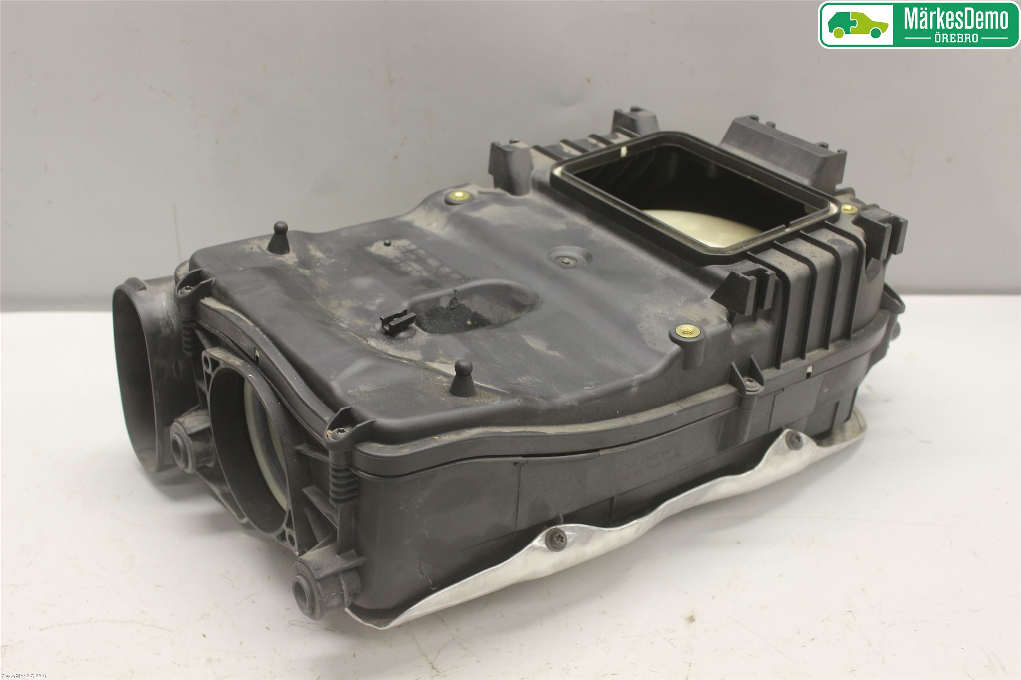 Mercedes-Benz MB E-KLASS (W212) 09-16 Luftfilter Boks