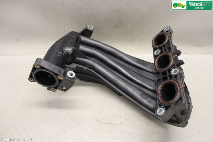 Nissan NOTE E11 06-14 Innsugningsmanifold