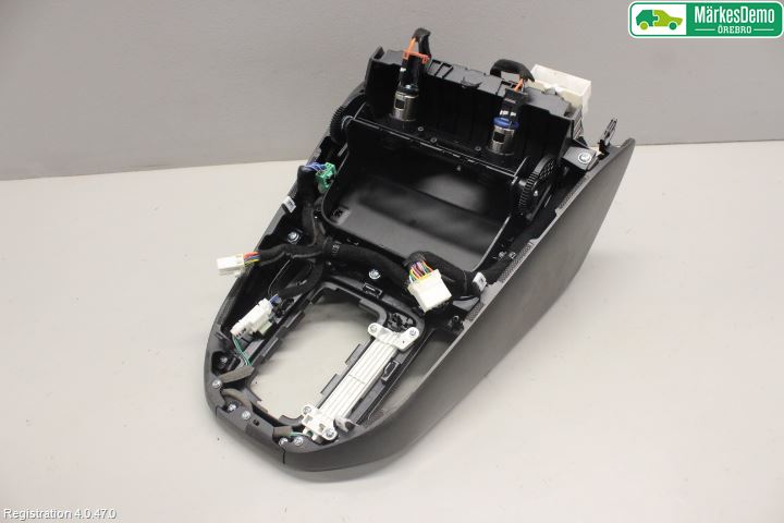 Kia CARENS III 13-19 Instrumentkonsoll Gulv