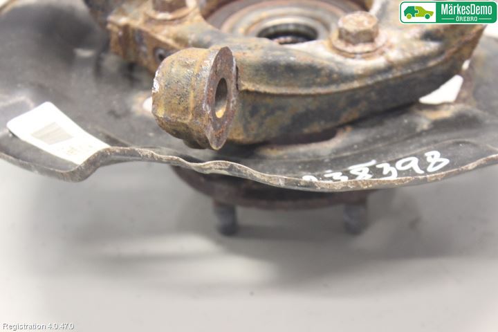 Toyota AURIS 13-19 Spindel Vf