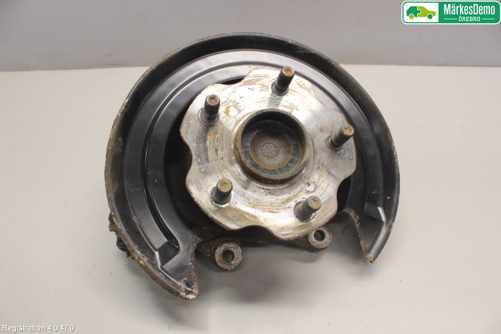 Toyota AURIS 13-19 Spindel Vb