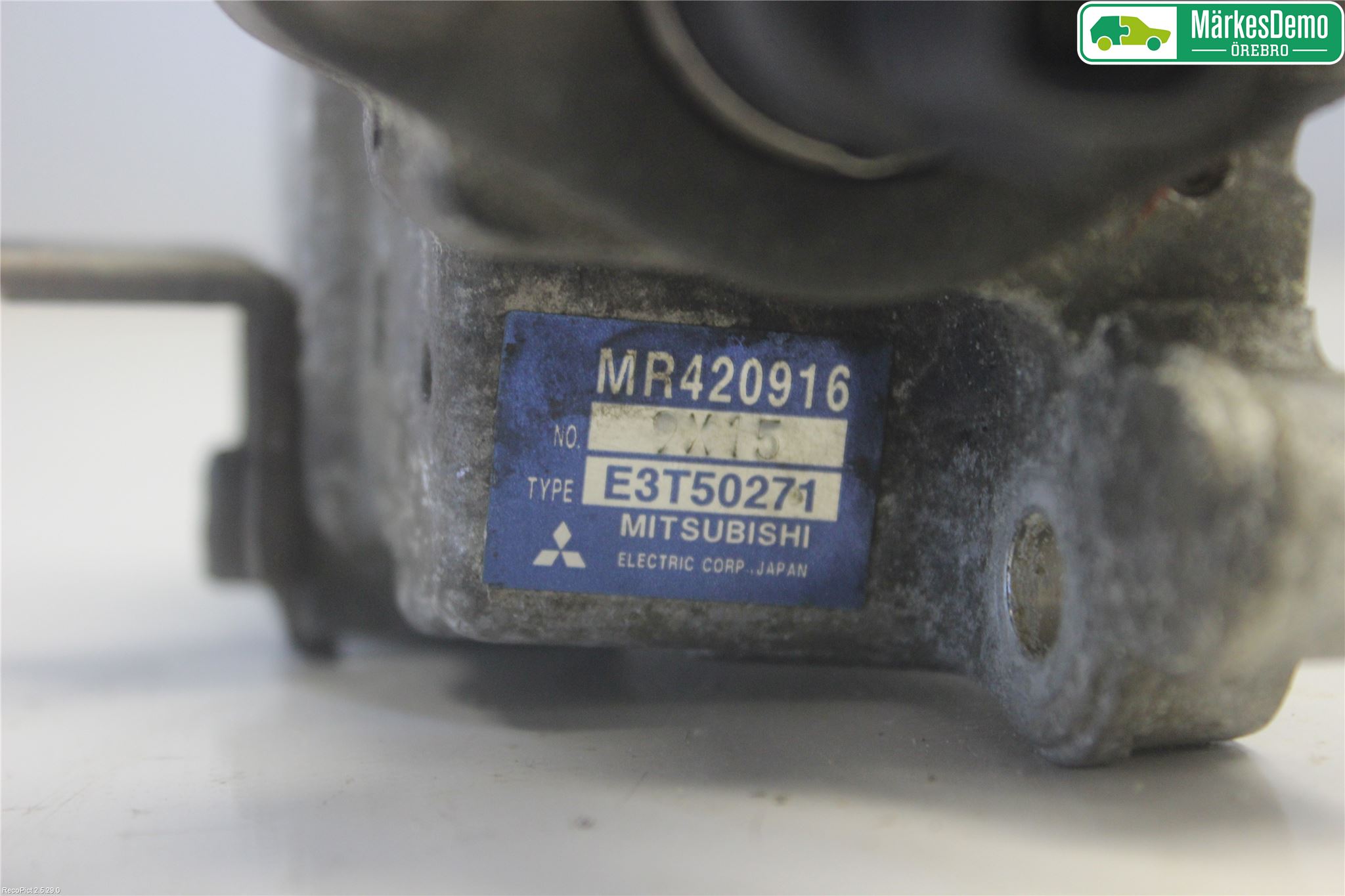Mitsubishi CARISMA 00-04 Inns Drivstoff Trykk Reg