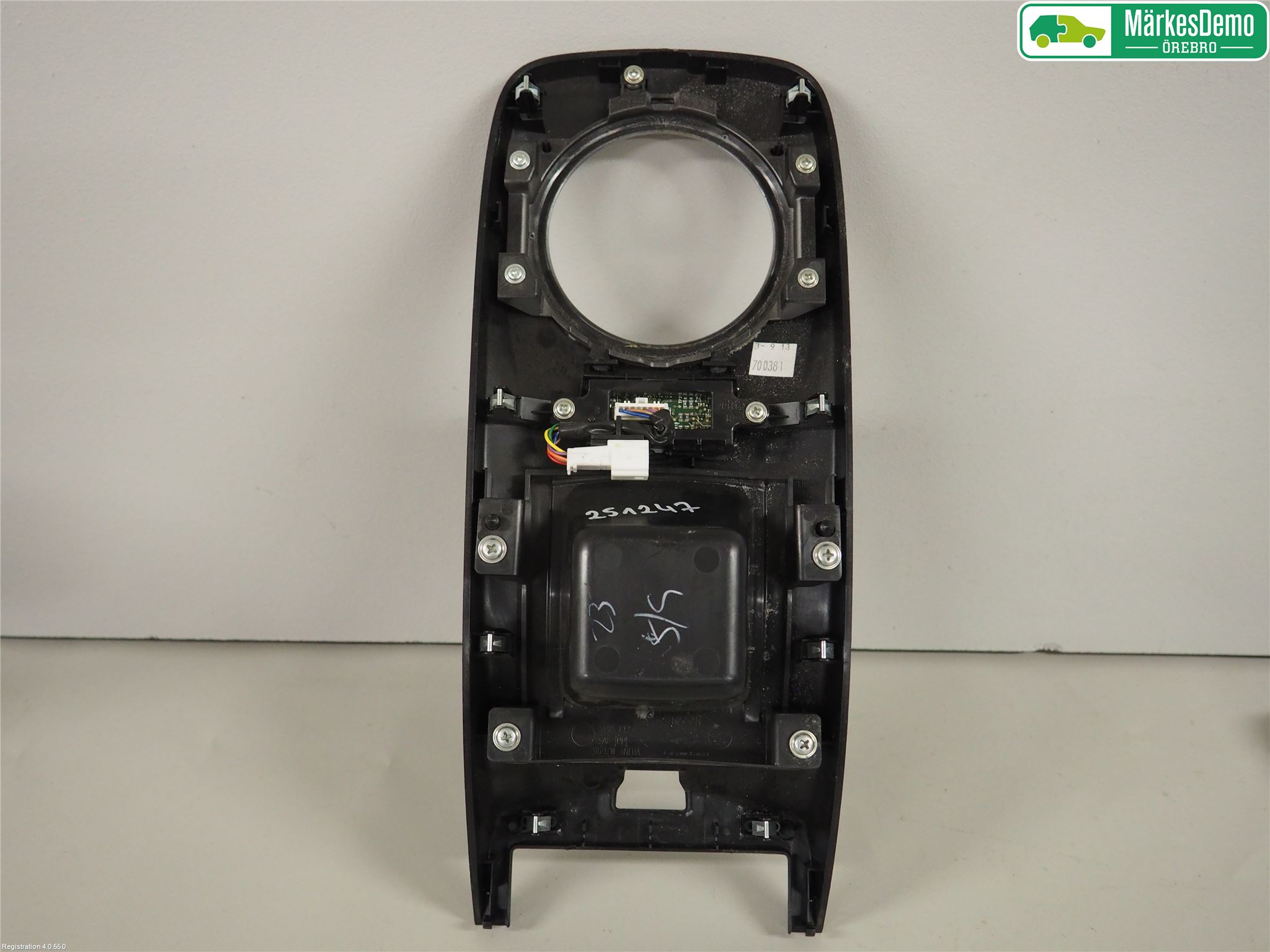 Nissan LEAF 11-17 Instrumentkonsoll Gulv