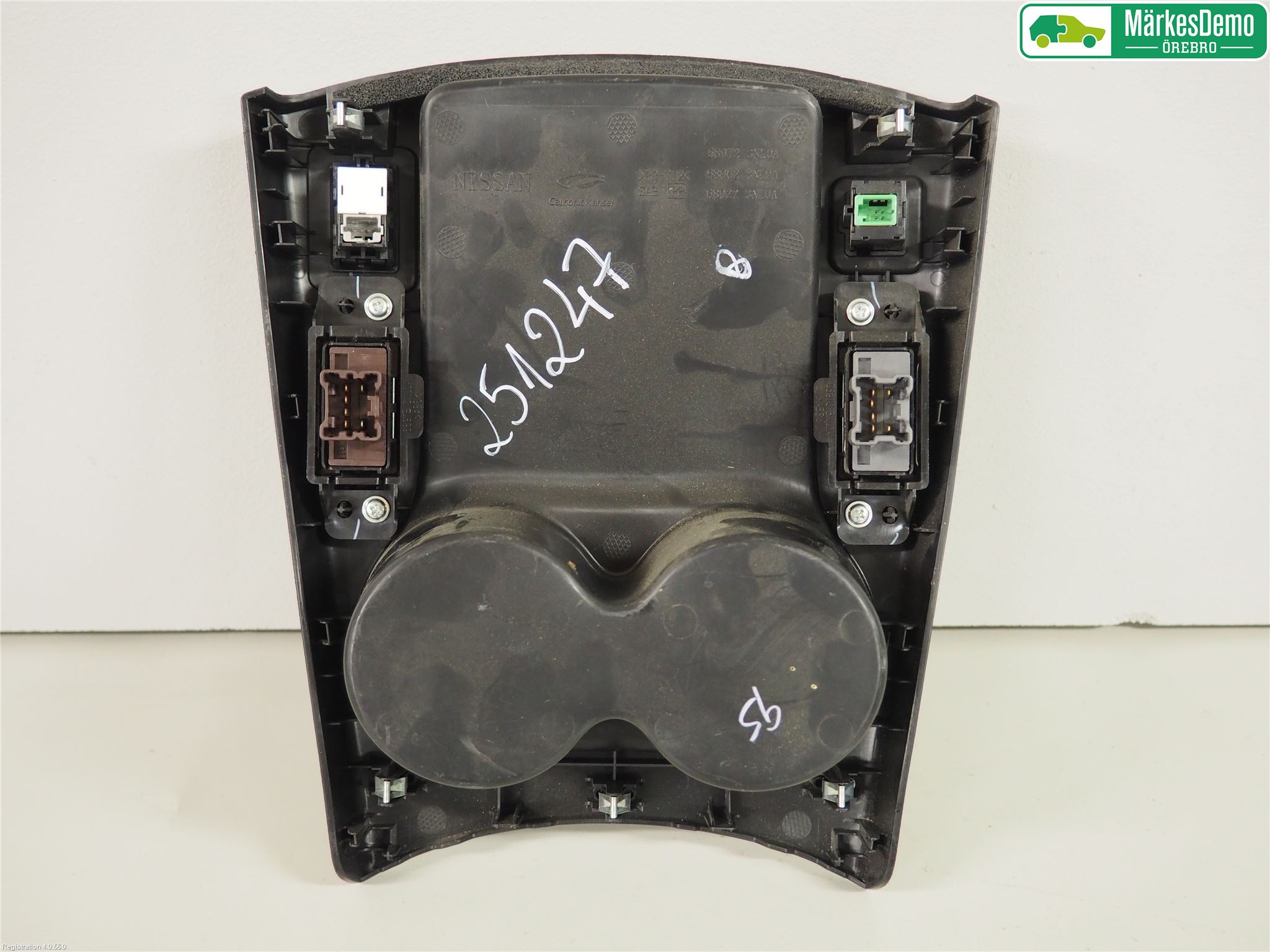 Nissan LEAF 11-17 Innr Koppholder