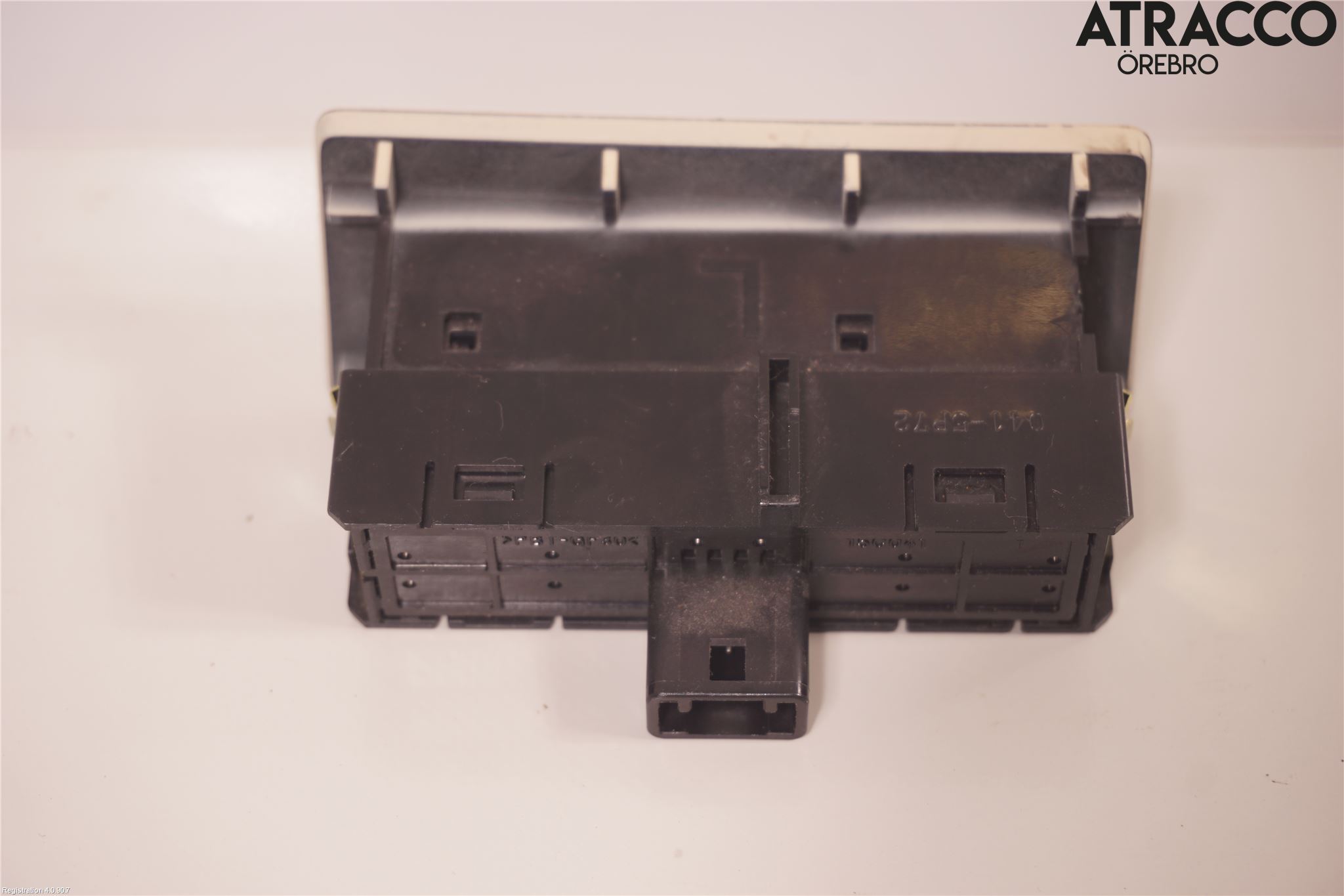 Lexus LS 460/600H 07-17 Bryter Drivstoff Tankluke