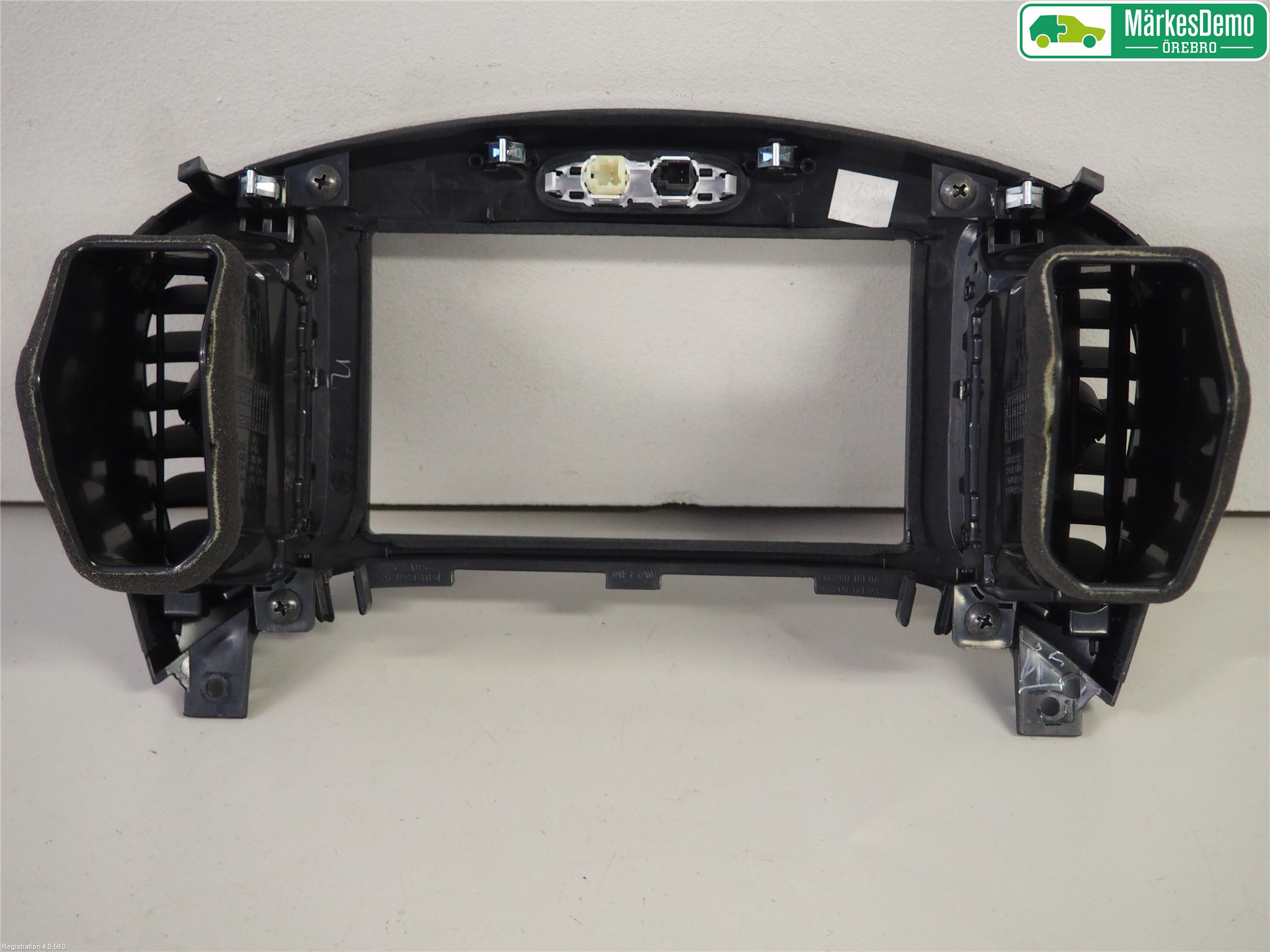 Nissan JUKE 10-14 Dashbord Kanal - Dyse