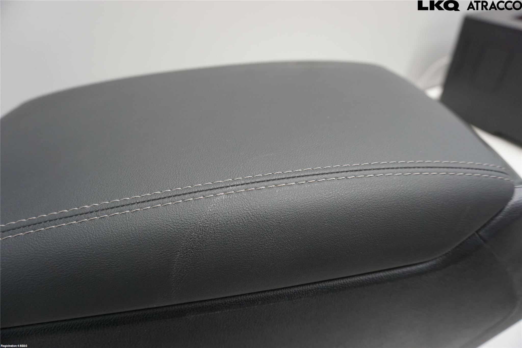 Kia SORENTO 21- Instrumentkonsoll Gulv