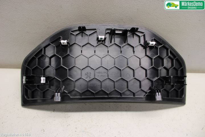 Peugeot 5008 17-24 Innr Dekor Instrbord