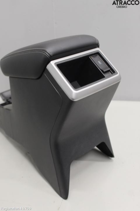 Mitsubishi L200 16-23 Instrumentkonsoll Gulv