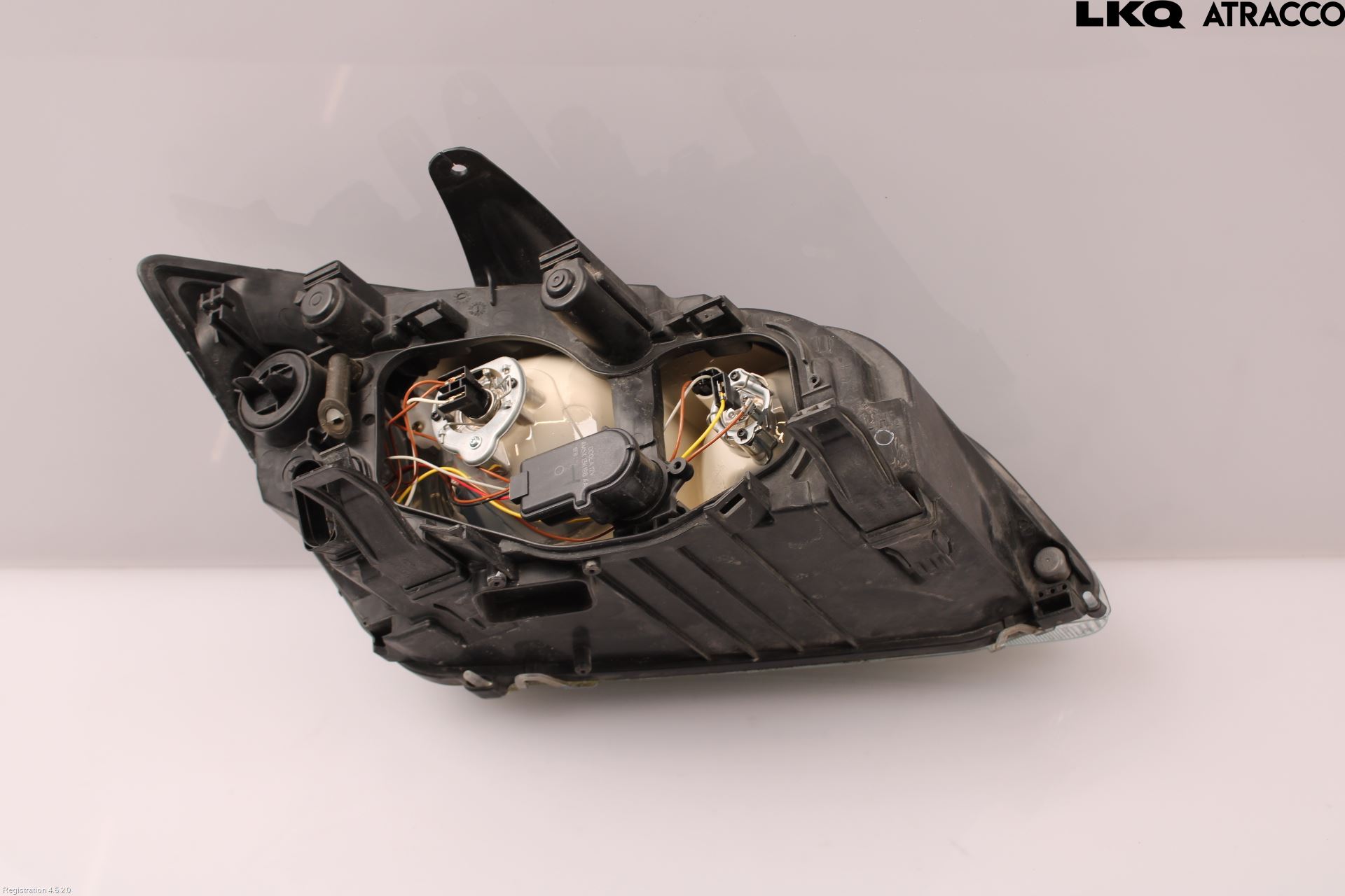 Ford FOCUS     04-07 Frontlykt Venstre