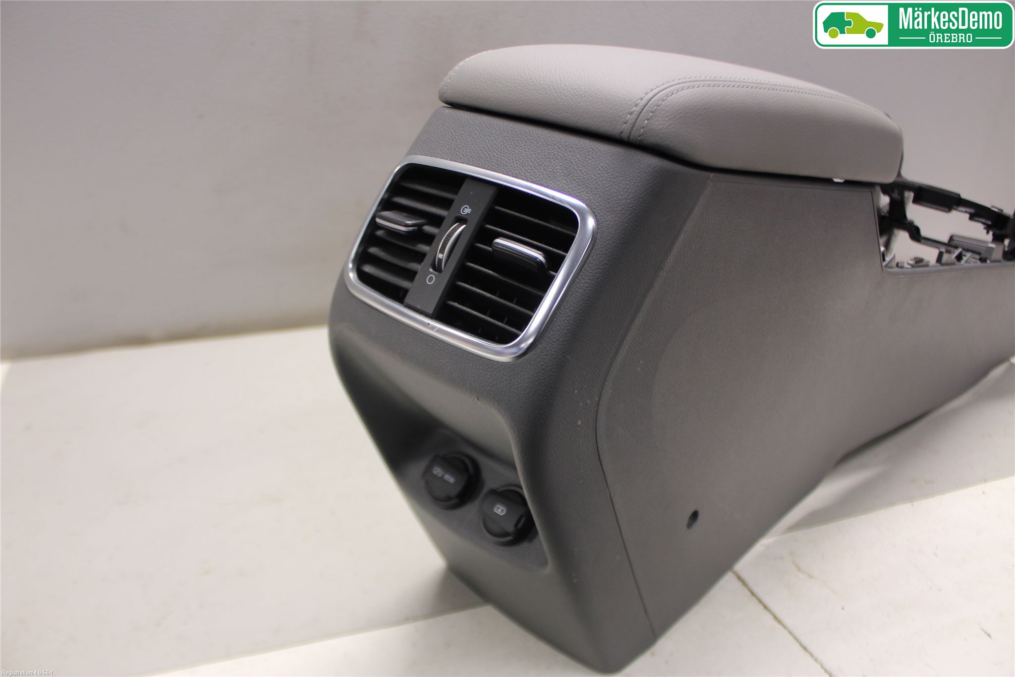 Kia SORENTO 15-20 Instrumentkonsoll Gulv