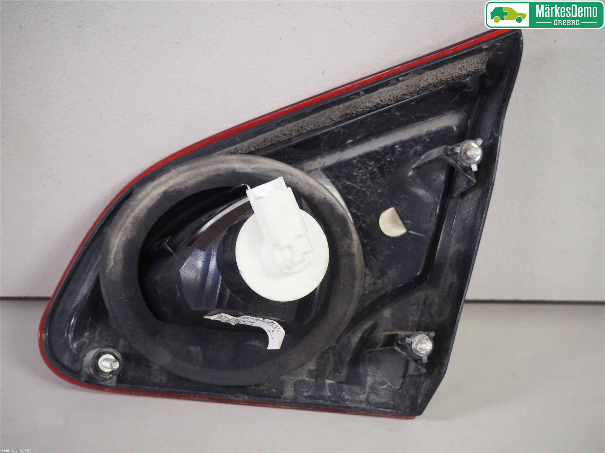 Nissan QASHQAI+2  10-14 Baklykt Venstre  På Luke(Indre