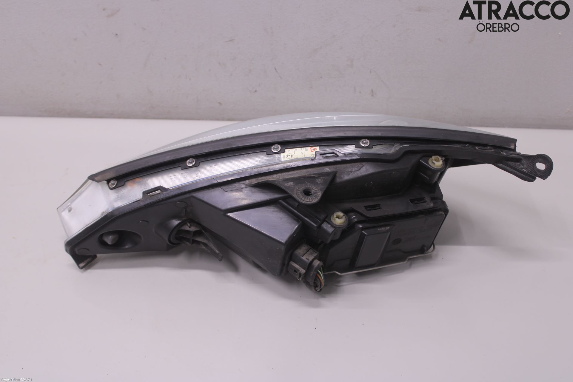 Ford FOCUS     99-04 Frontlykt Høyre