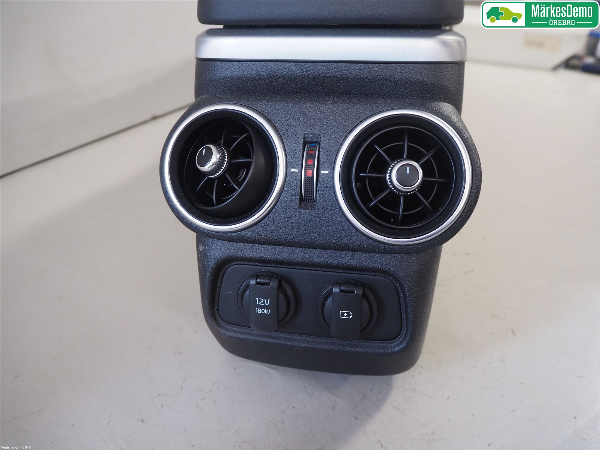 Kia STINGER 18- Instrumentkonsoll Gulv