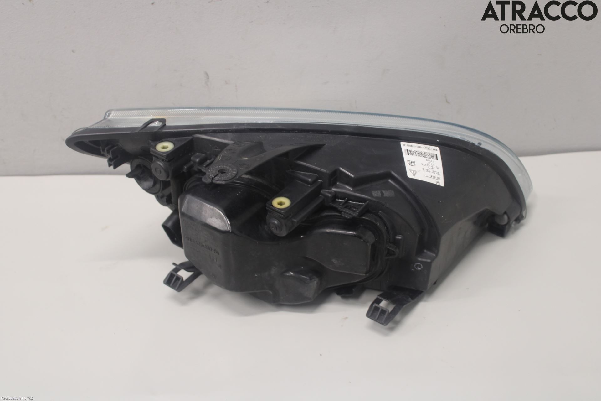 Ford FOCUS     04-07 Frontlykt Venstre
