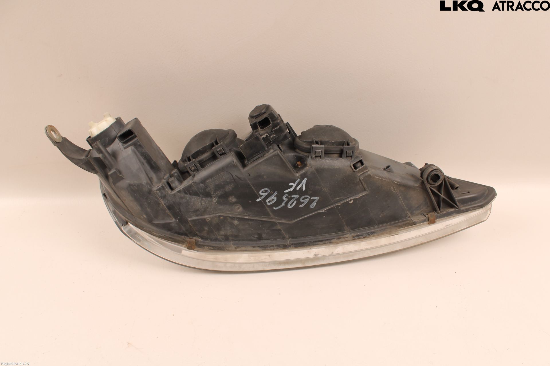 Peugeot 406     99-04 Frontlykt Venstre