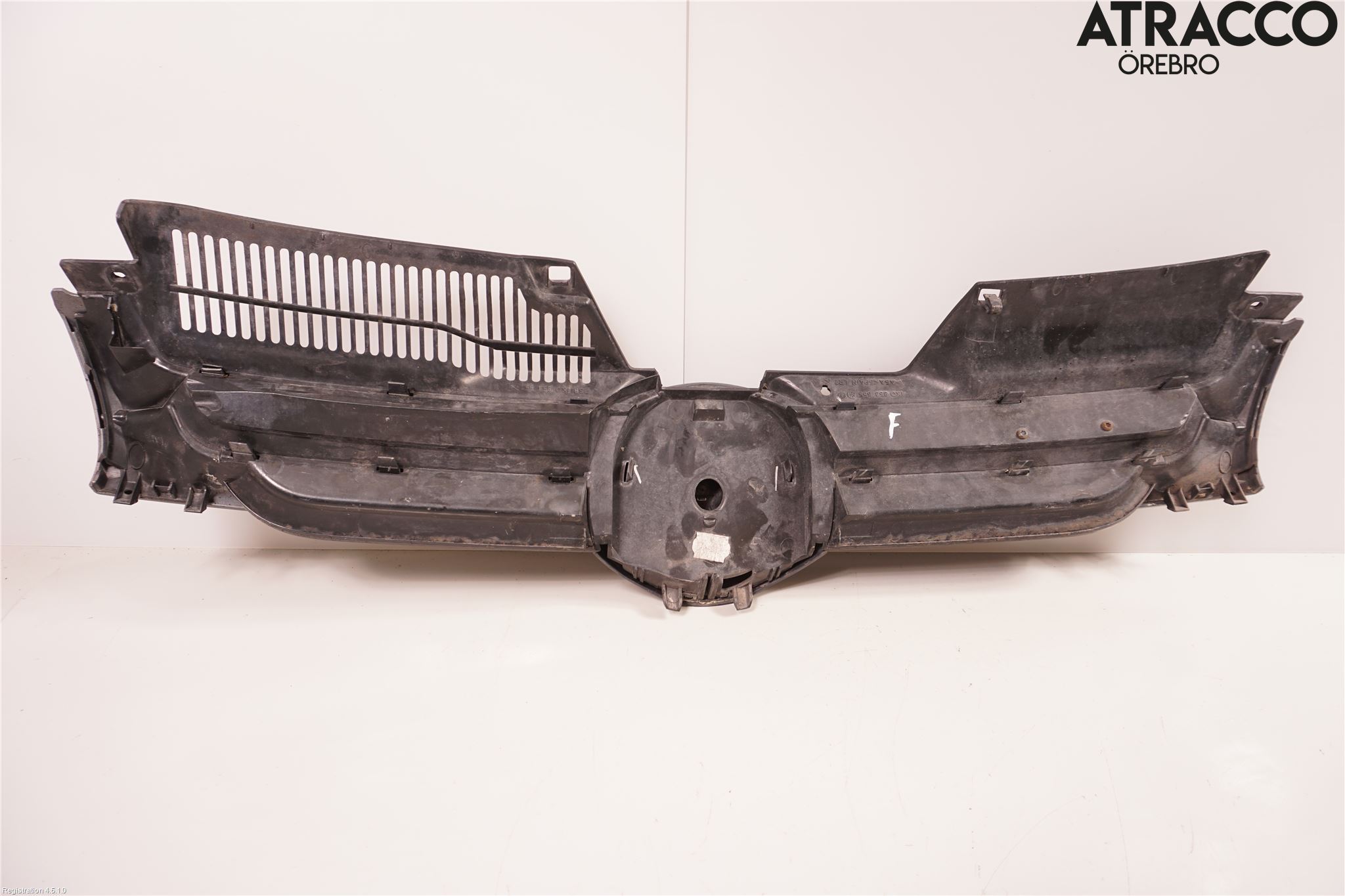 Volkswagen VW GOLF V 04-09 Grill Komplett