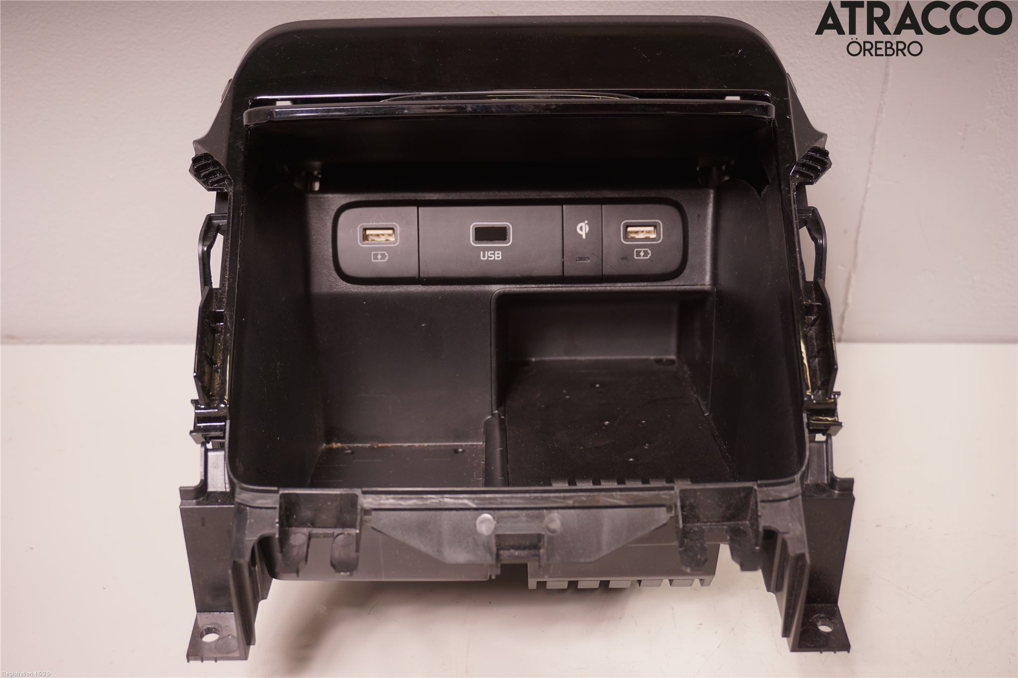 Kia SORENTO 21- Instrumentkonsoll Gulv