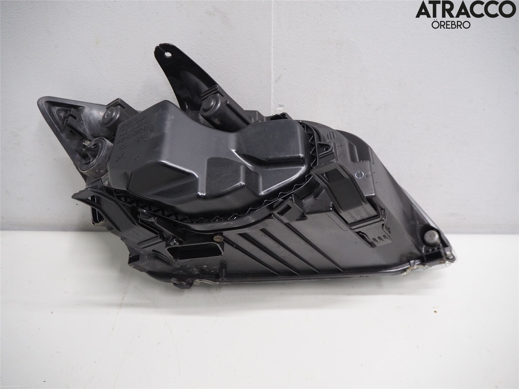 Ford FOCUS     04-07 Frontlykt Venstre