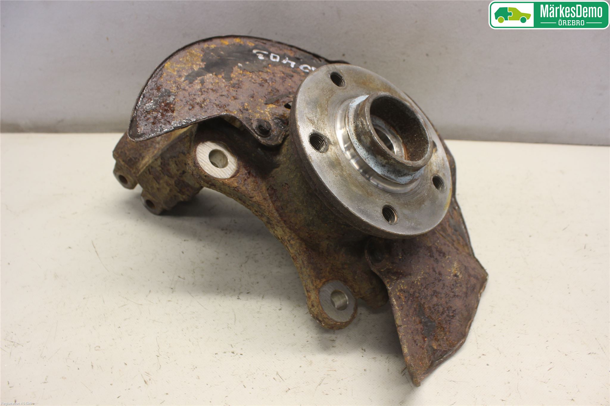 Volkswagen VW TRANSP/CARAVELLE (T5) 04-15 Spindel Vf