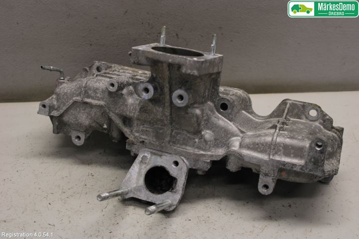 Toyota AVENSIS 09-15 Innsugningsmanifold
