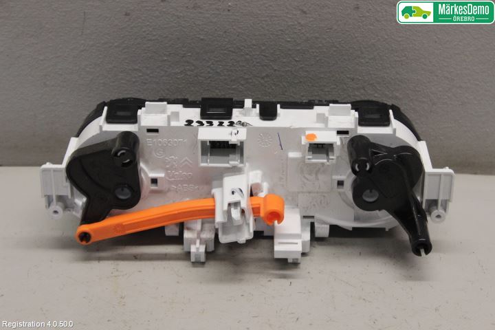Peugeot 208 12-15 Varme Ac Betjening-Display