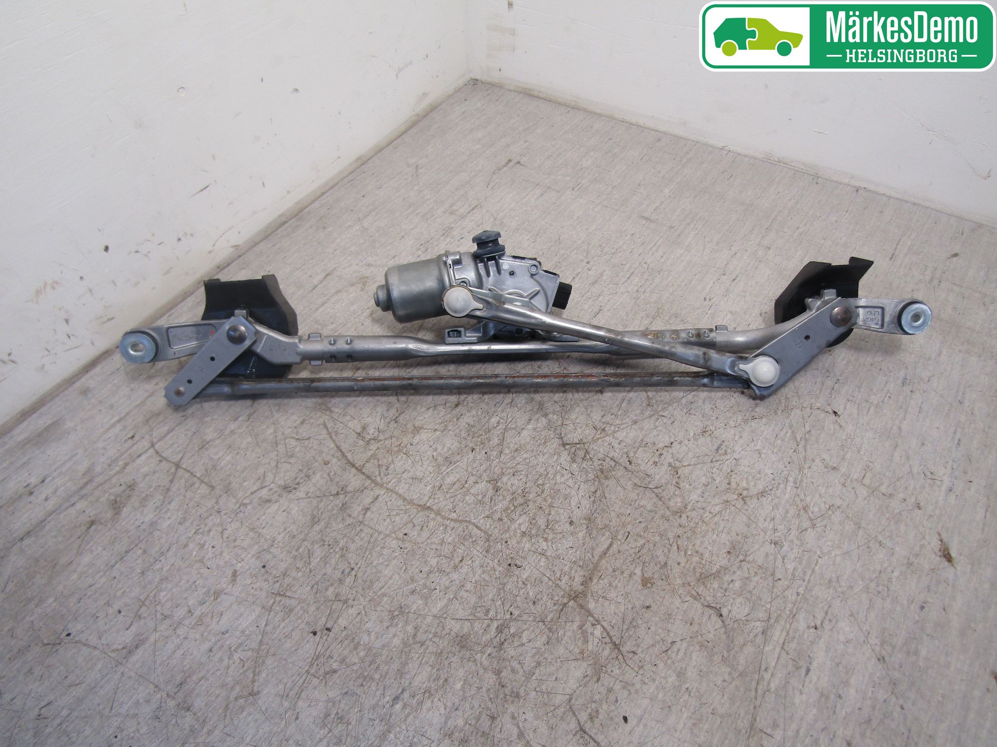 Toyota HILUX 05-16 Viskermotor Frontrute