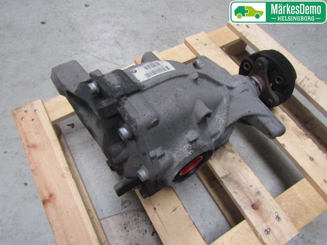 BMW 5 F10/F11/F18 09-17 Bakaksel Kardang Bak -Diff