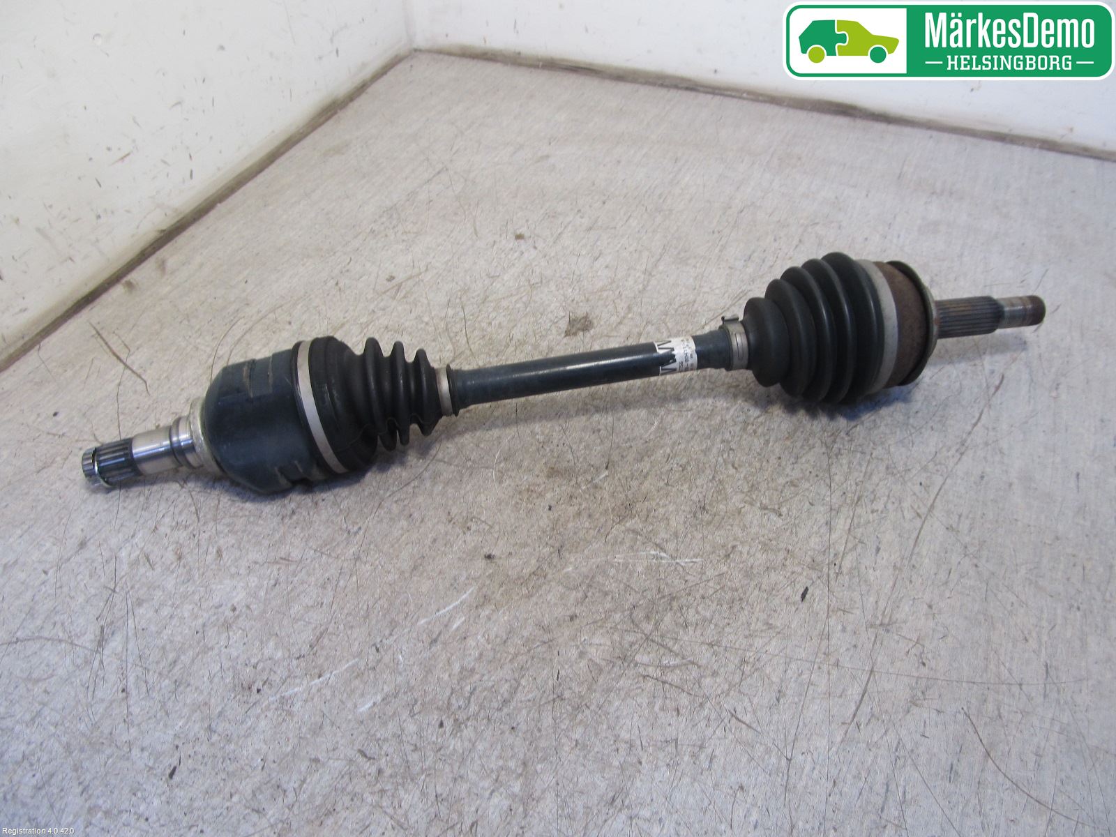 Toyota YARIS XP130 12-14 Drivaksel Foran Kompl Venstre