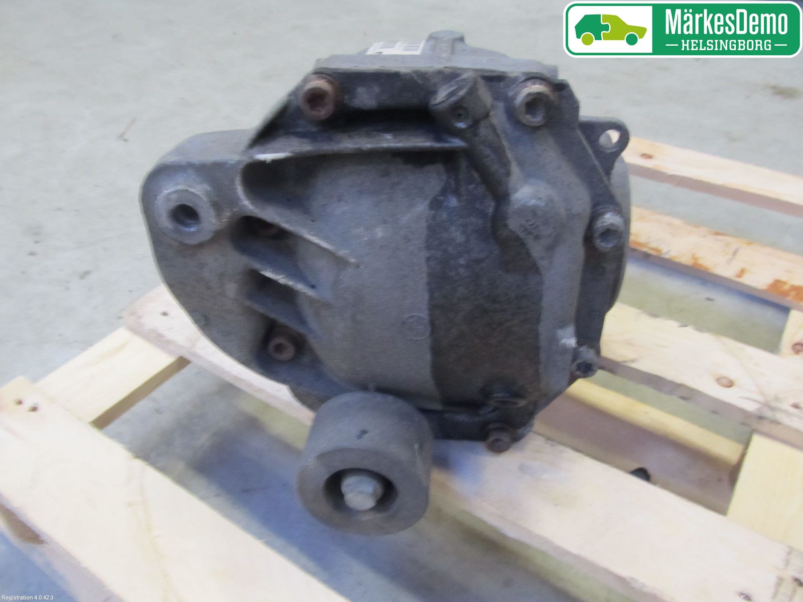 BMW 5 F10/F11/F18 09-17 Bakaksel Kardang Bak -Diff