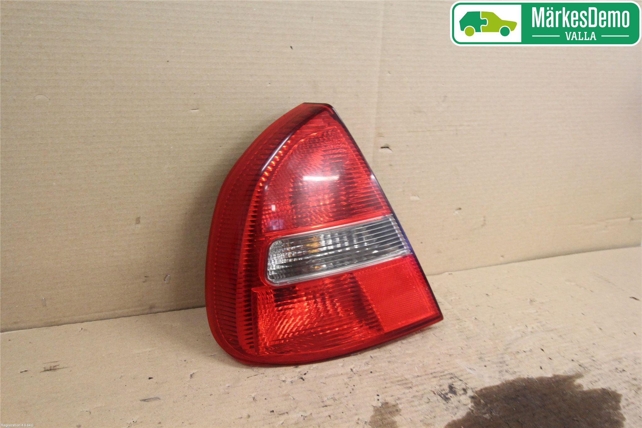 Mitsubishi CARISMA 00-04 Baklykt Venstre