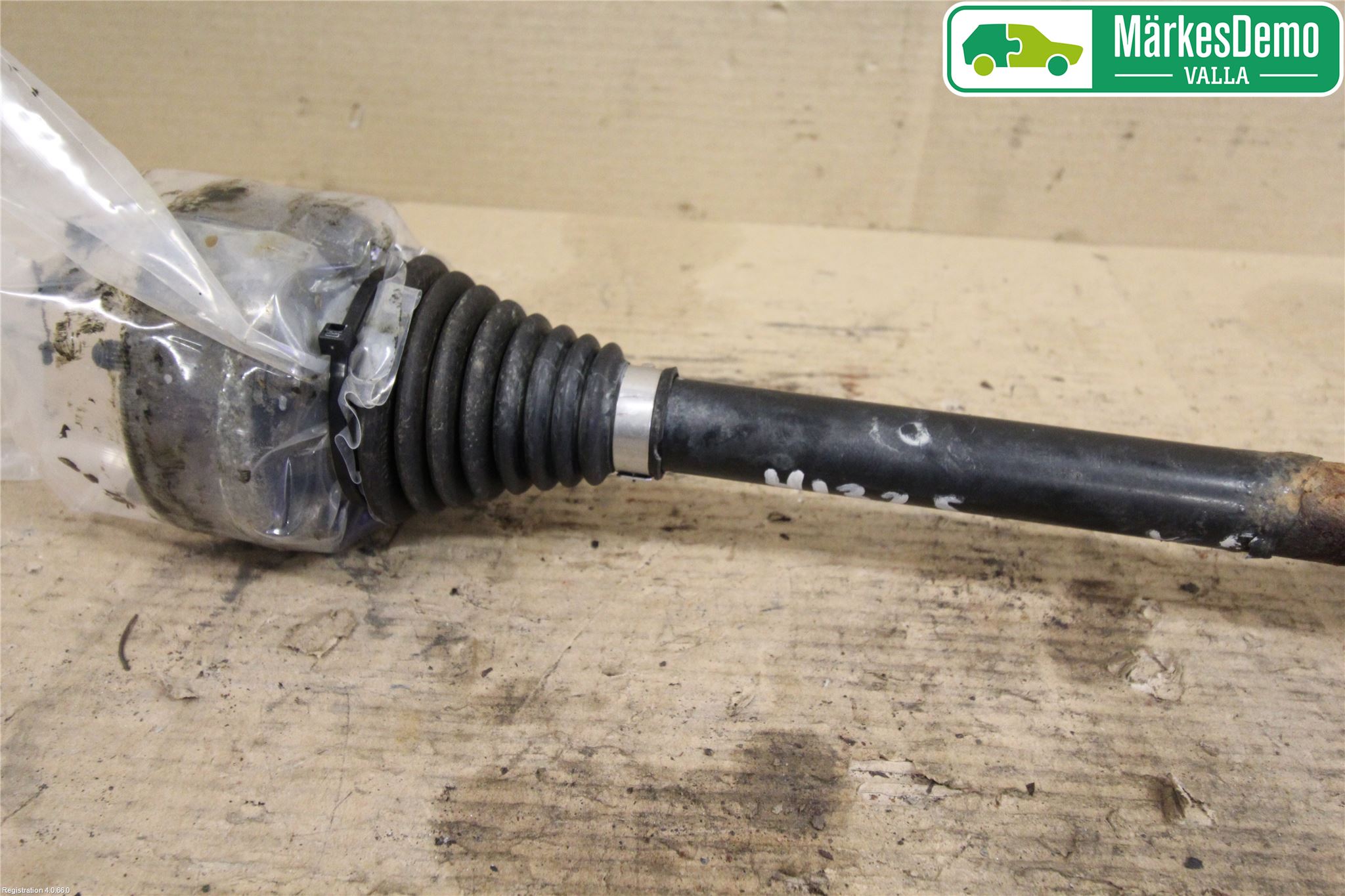 Volkswagen VW PASSAT 11-14 Drivaksel Foran Kompl Venstre