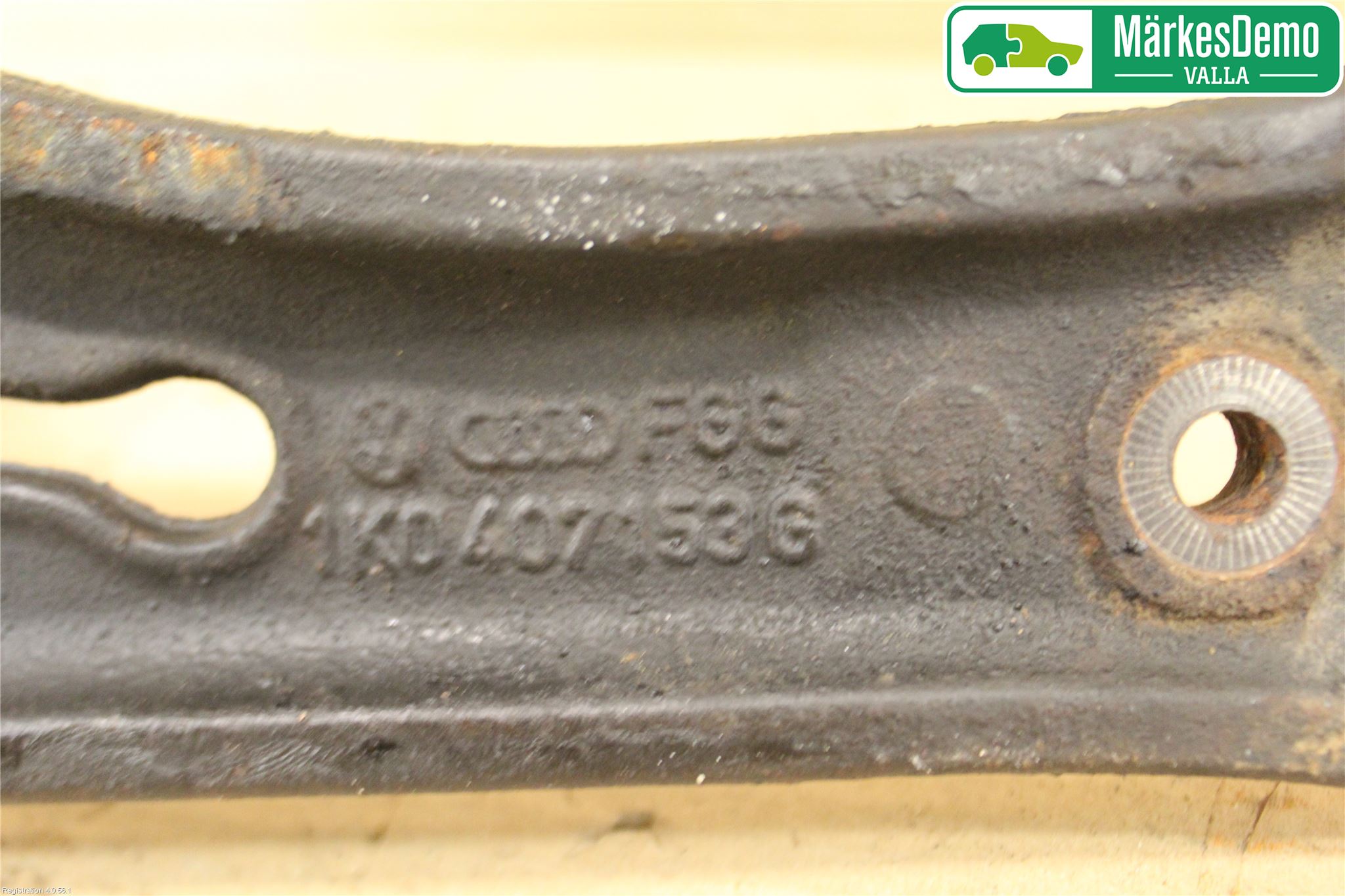 Volkswagen VW TOURAN 03-10 Bærearm Foran Høyre Nedre