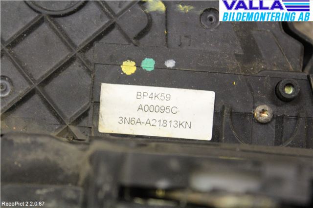 Mazda 3 I 03-06 Dørlås - Låsekasse