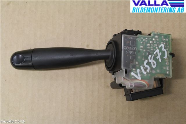 Toyota RAV 4 00-06 Bryter Ratt Visker - Spyler