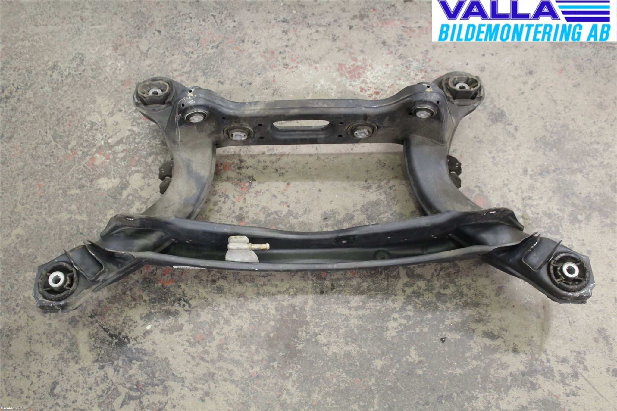 Mercedes-Benz MB C-KLASS (W205) 14-21 Bakaksel Feste Travers-Ramme