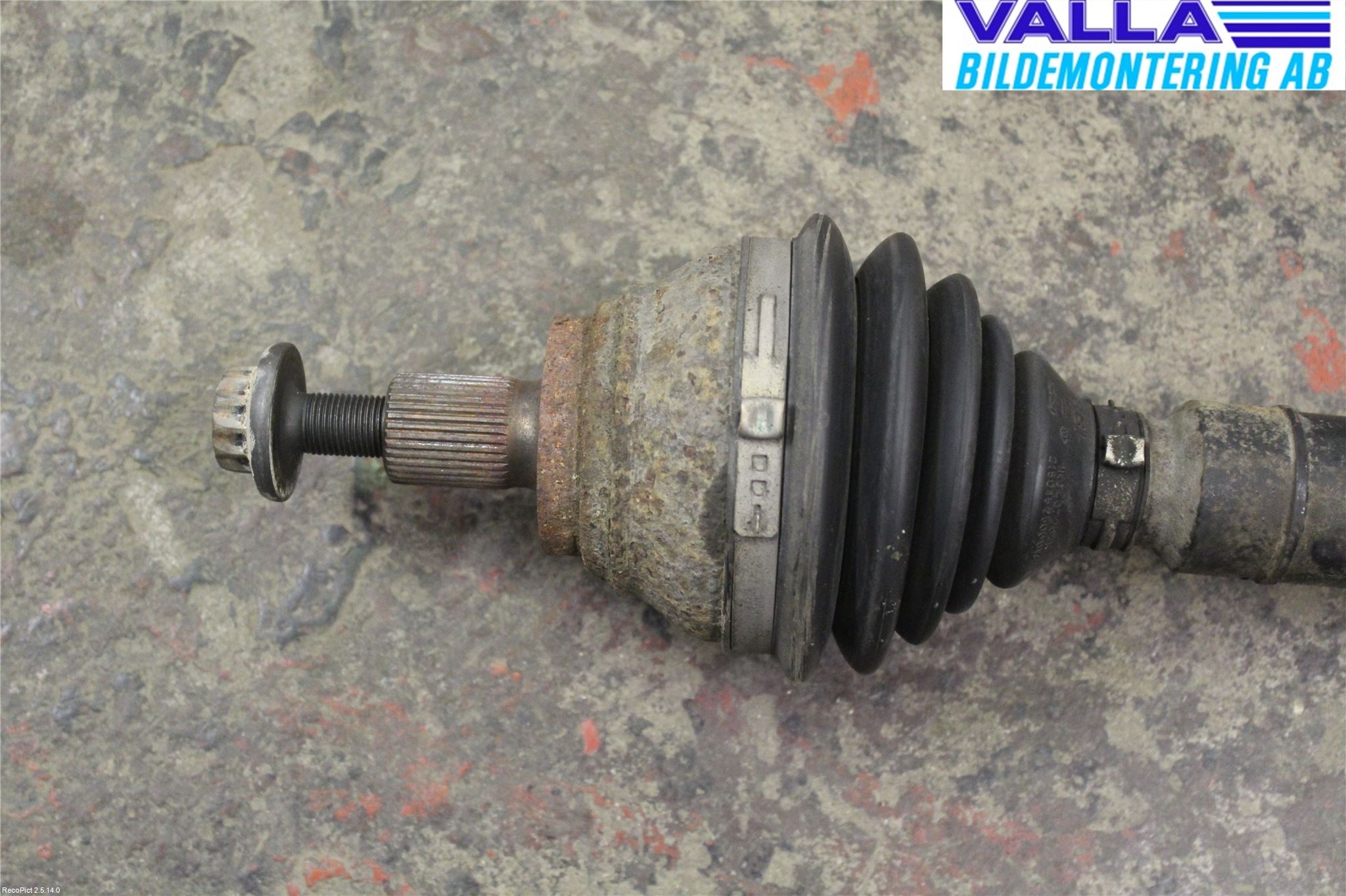 Volkswagen VW PASSAT 11-14 Drivaksel Foran Kompl Høyre