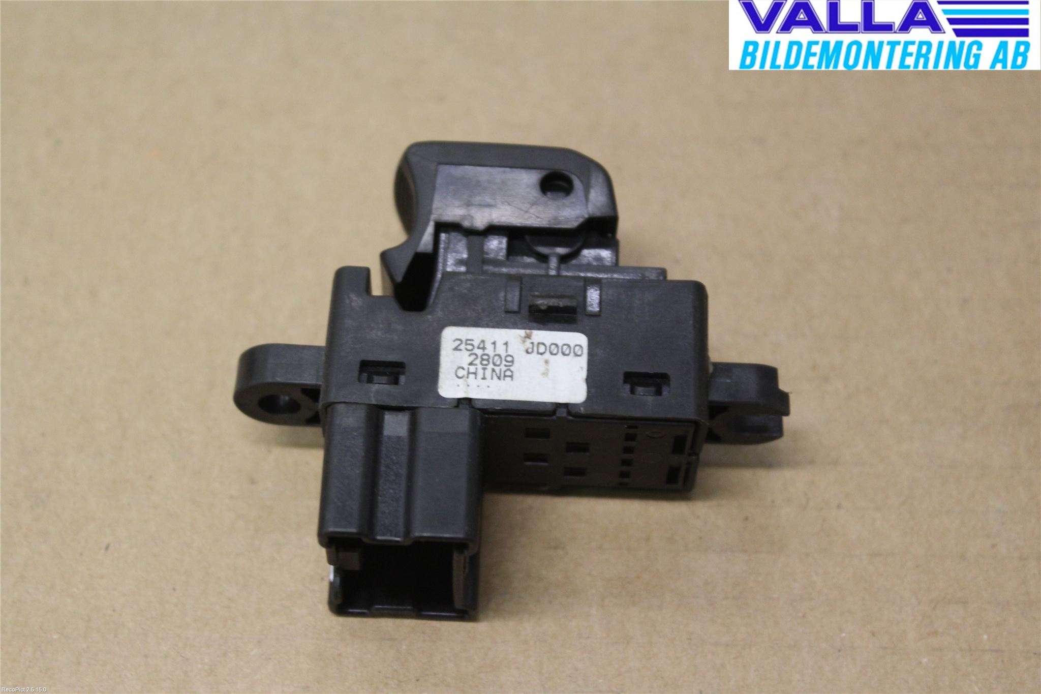 Nissan QASHQAI   07-10 Bryter Vindusheis