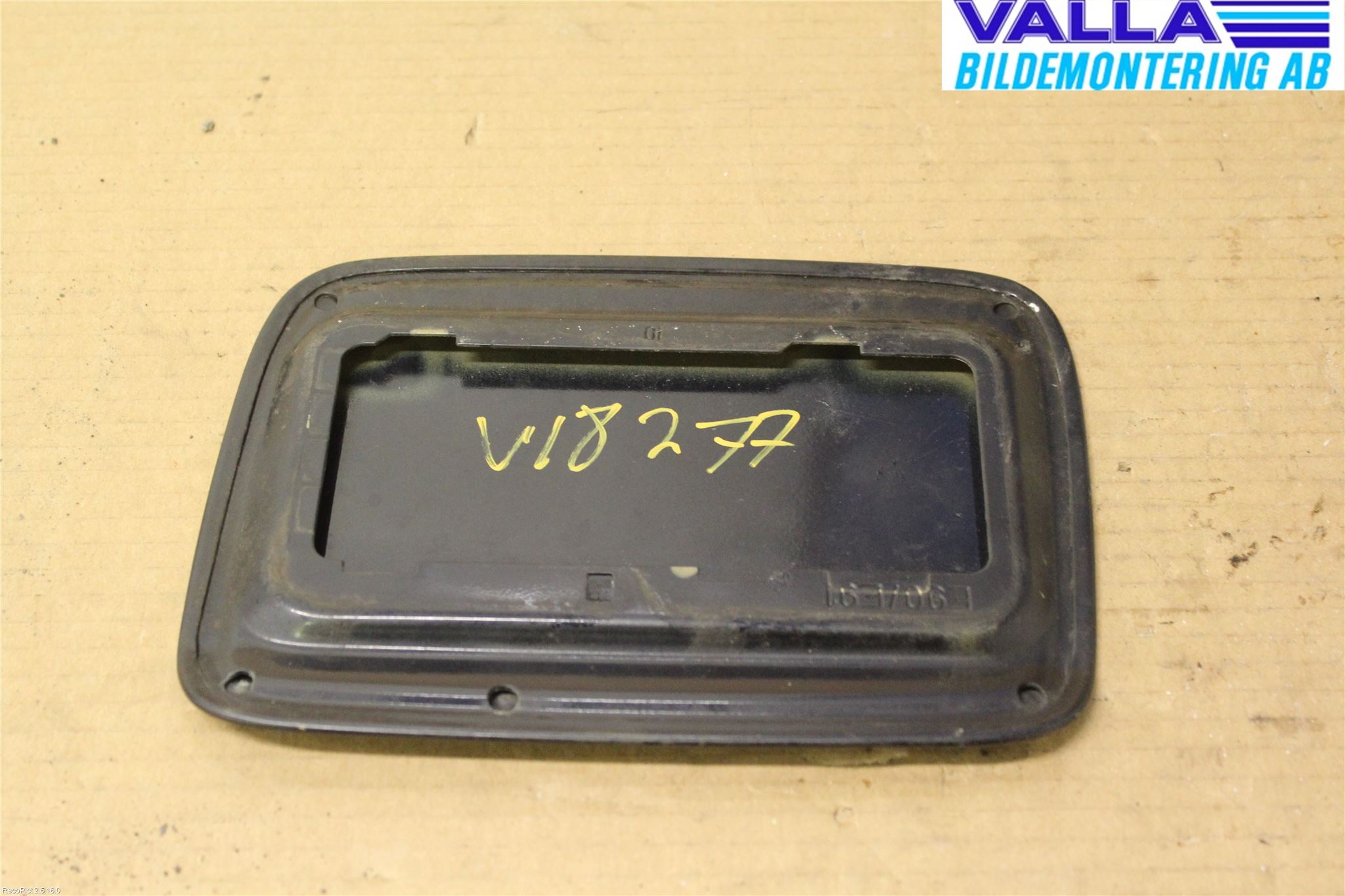 BMW 3 E90/91 SED/TOU 05-12 Drivstoff Tankluke