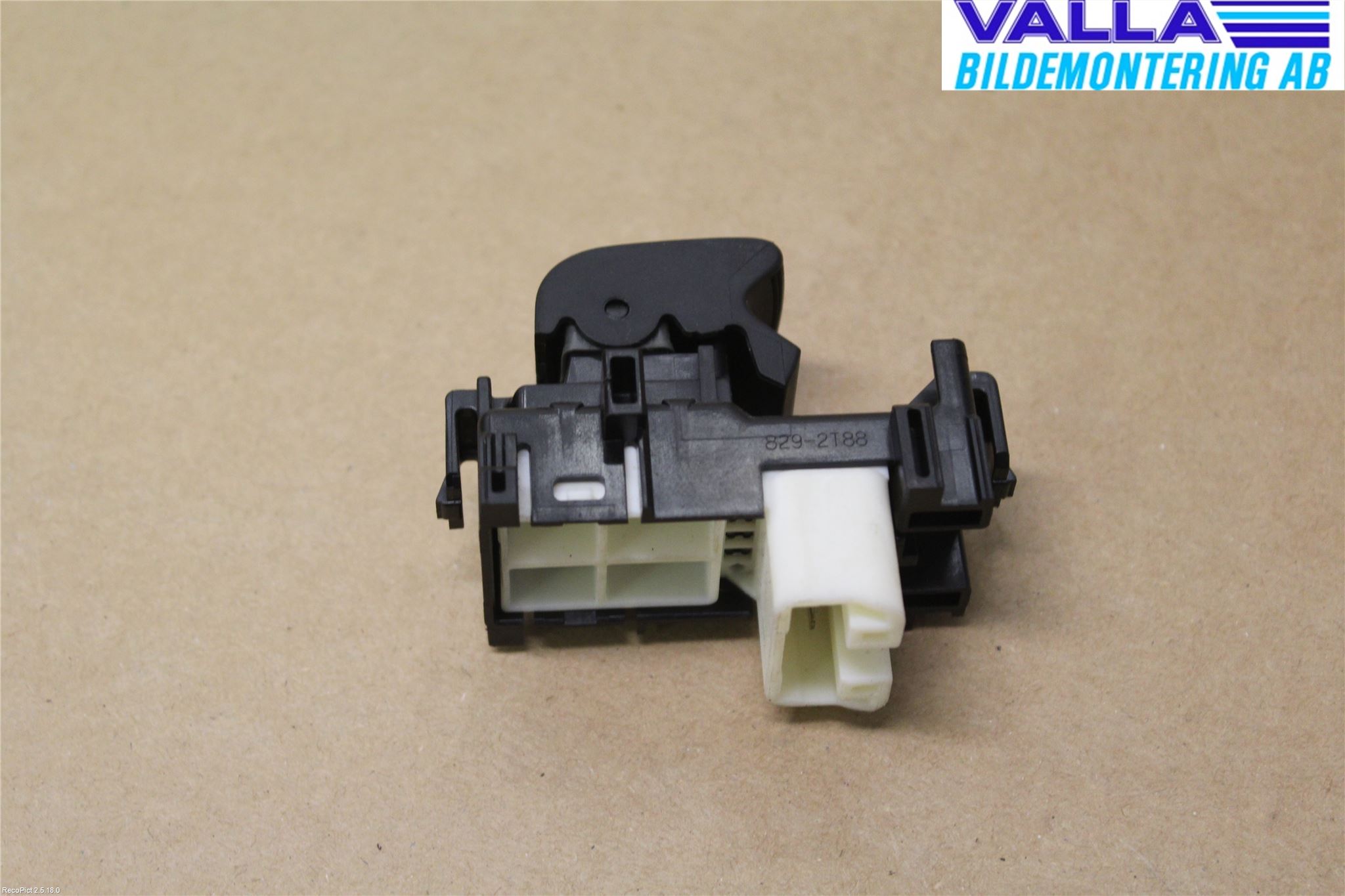 Toyota YARIS XP90 06-11 Bryter Vindusheis
