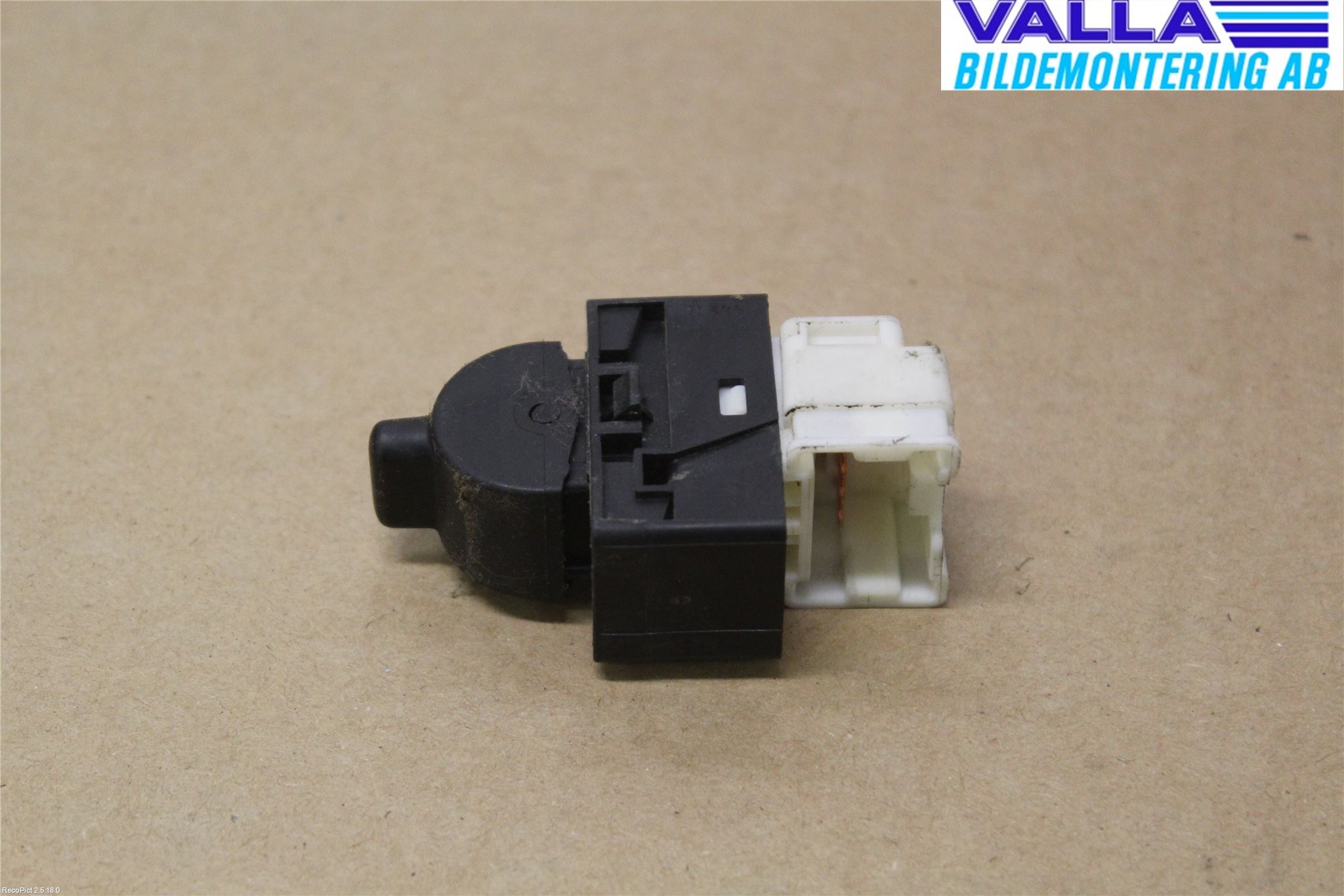 Nissan NAVARA 98-05 Bryter Vindusheis